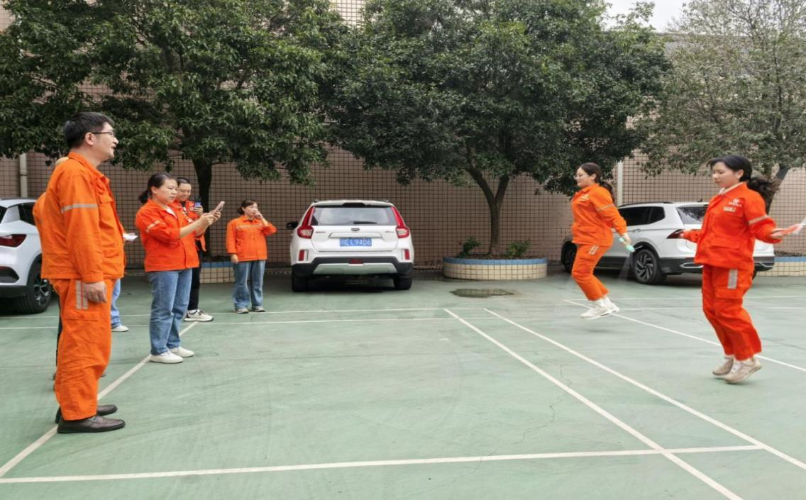 光芒四射，繩彩飛揚 ——弘旭公司工會開展秋季跳繩活動(圖1)