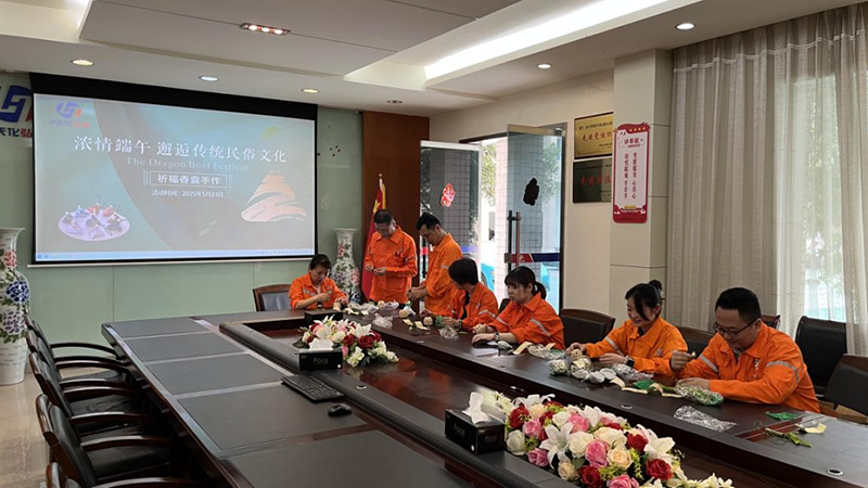 弘旭公司支工會舉辦“巧手慧心 香囊傳情”端午香囊制作活動(dòng)(圖1)