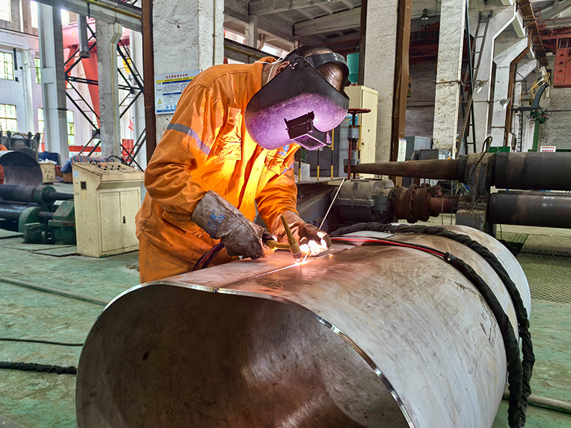 弘旭員工直面烈日考驗，汗水鑄就質(zhì)量豐碑(圖2)