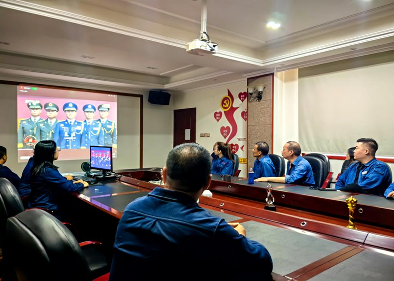  弘旭公司組織觀看九三閱兵式，激發(fā)愛國熱情(圖3)
