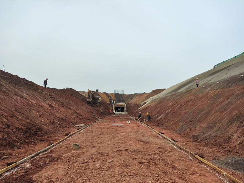 箱涵基坑全線貫通！傅利才、陳懋金蒞臨現(xiàn)場指導(圖2)